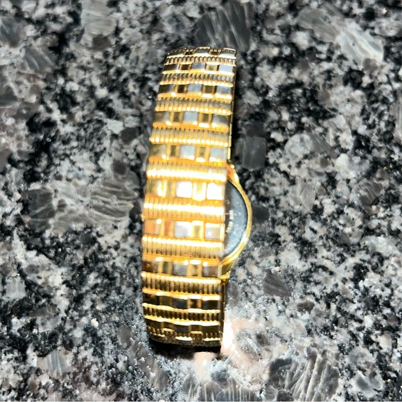 BULOVA QUARTZ WATCH - Picture 5 of 8